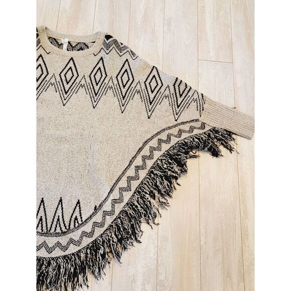New York Collection PL Fringe Poncho Sweater Southwestern Tan Black Petite Large - Picture 4 of 9